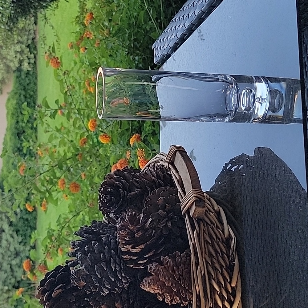 Stunning glass vase with controlled bubble